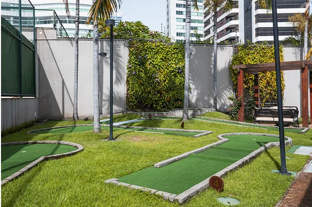 Minigolfe ao ar livre no condomínio